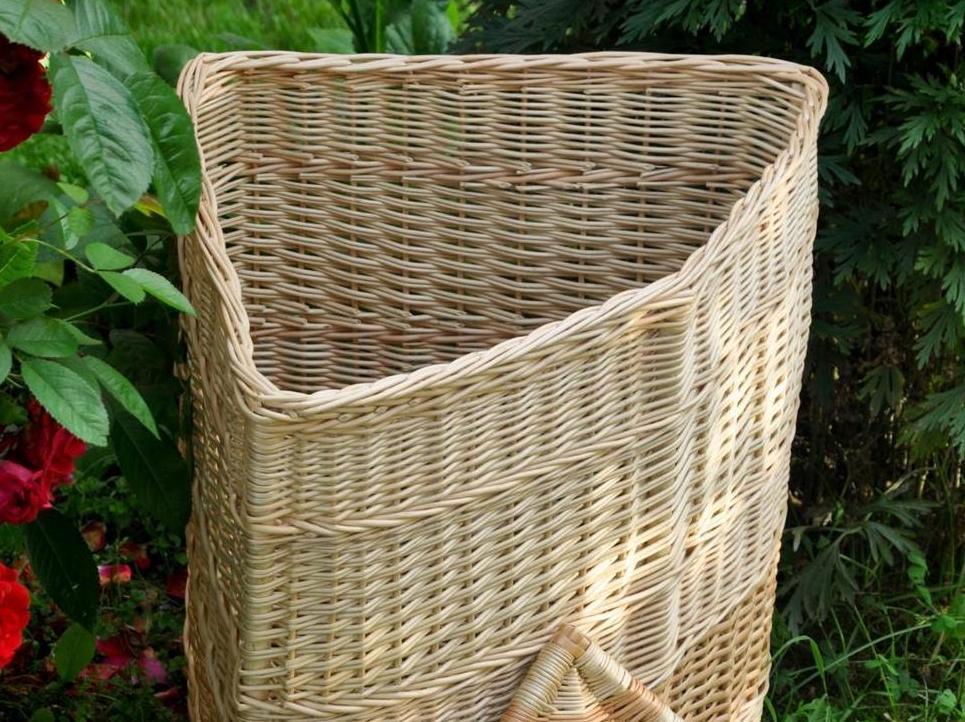 <span style="font-weight: bold;">Угловой короб для белья и игрушек. Ивовый прутик сортовой ивы Пурпурной.</span>