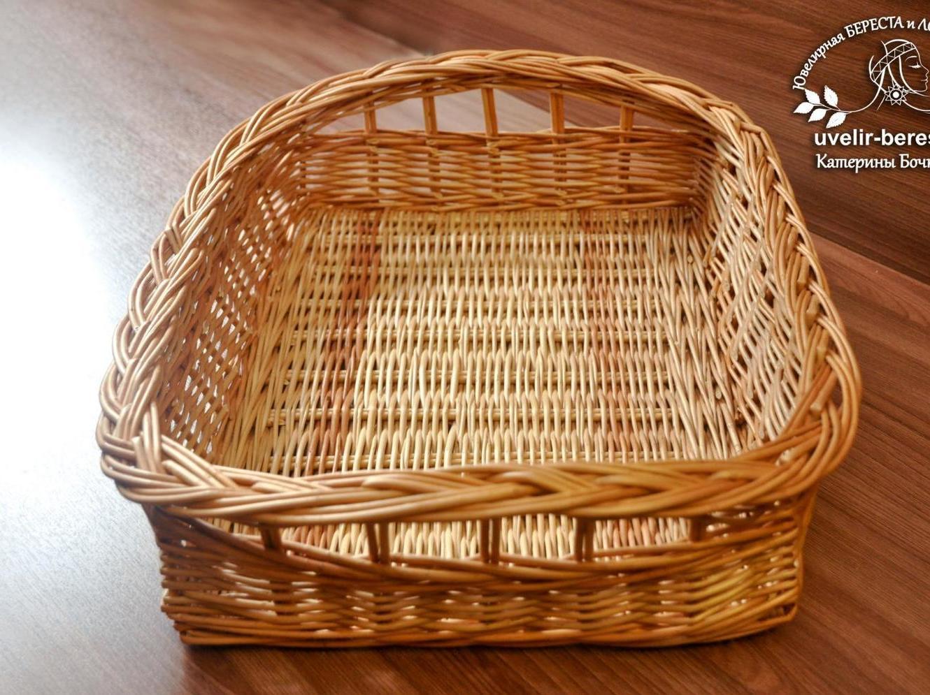 <span style="font-weight: bold;">Плетёный поднос: основы, послойка и коса. Ивовый прутик сортовой ивы Трёхтычинковой.</span>